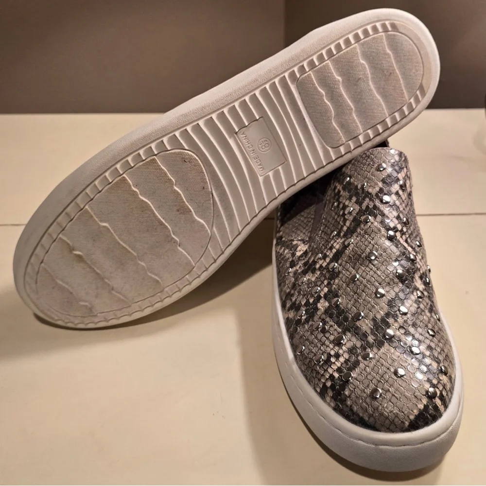 Kaari Blue Snakeskin Pattern Slip-On Sneakers size 8.5
